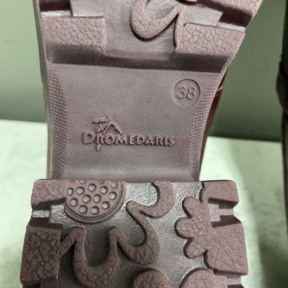 Dromedaris Leather Women's Burgundy Loafers w/silver Chain Detail Size 38 US 8 - Picture 16 of 16